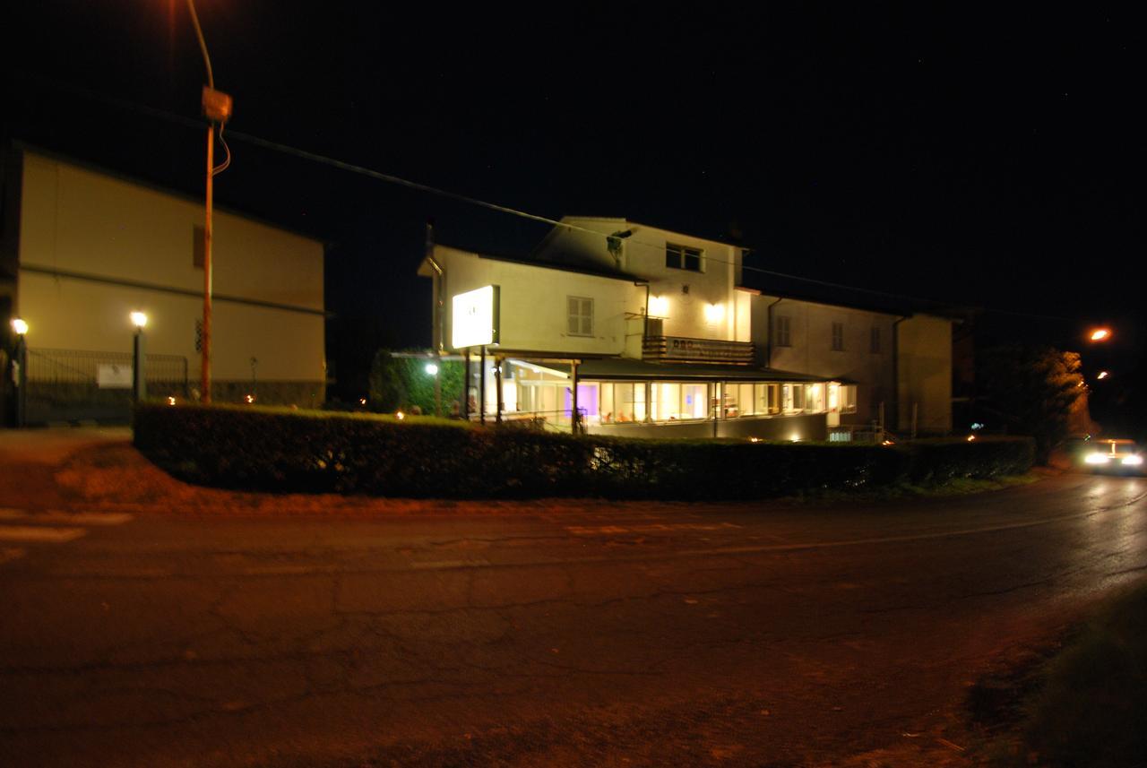 Hotel & Ristorante L'Angoletto In Selci Selci  Exterior foto